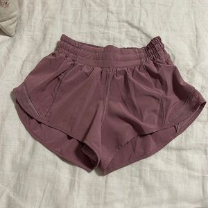 Women’s Lululemon 2.5” Hotty Hot Low-Rise Lined Shorts - Size 2 - Like New